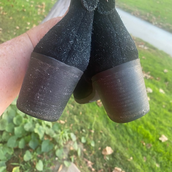 Sam Edelman Hanley suede black pull on booties in size 8 with 2.5” heel. - Picture 11 of 11